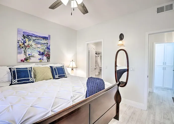 Holiday home Bright W/ Patio: 8 Mi To Old Town *