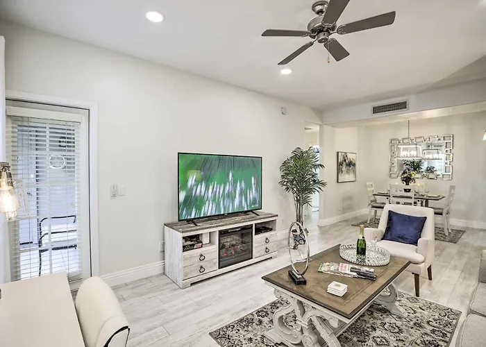 Holiday home Bright W/ Patio: 8 Mi To Old Town Scottsdale