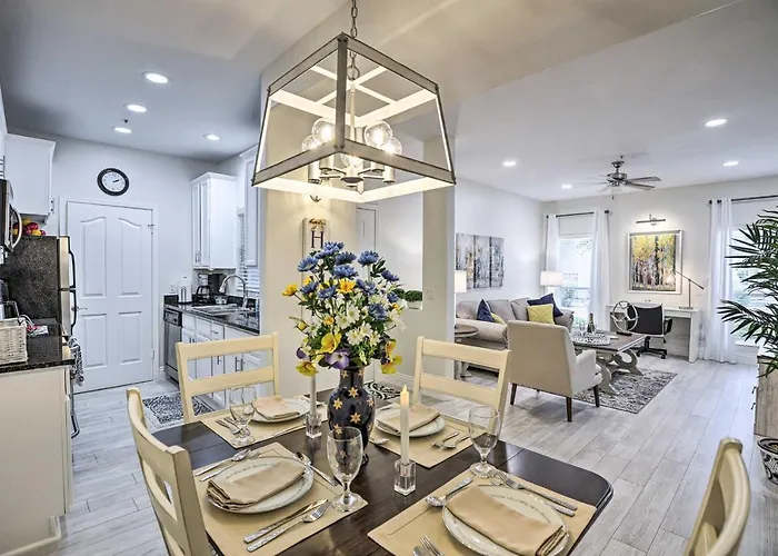 Bright W/ Patio: 8 Mi To Old Town Holiday home *