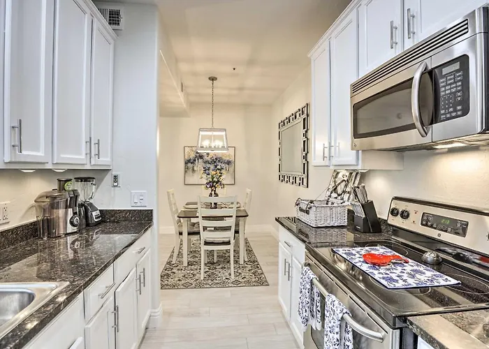 Bright W/ Patio: 8 Mi To Old Town Holiday home *