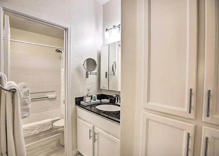 Holiday home Bright W/ Patio: 8 Mi To Old Town *