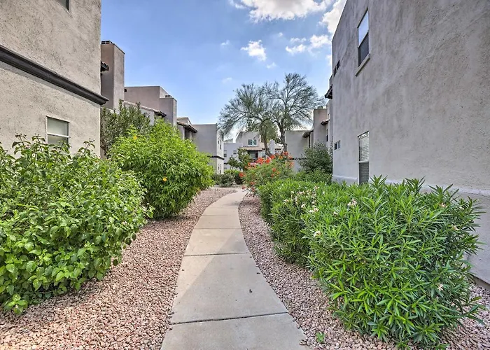 Bright W/ Patio: 8 Mi To Old Town