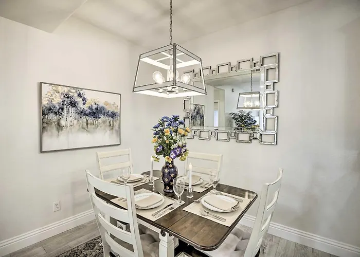 Bright W/ Patio: 8 Mi To Old Town Holiday home