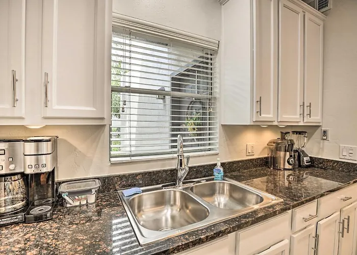 Holiday home Bright W/ Patio: 8 Mi To Old Town