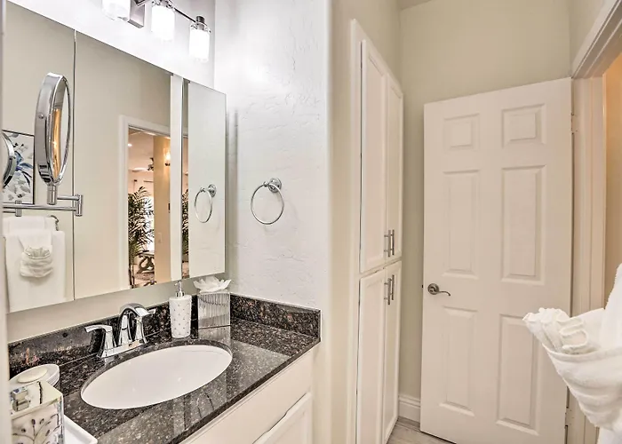 Bright W/ Patio: 8 Mi To Old Town Scottsdale