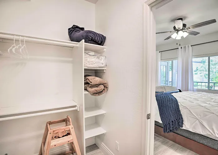 Bright W/ Patio: 8 Mi To Old Town Scottsdale