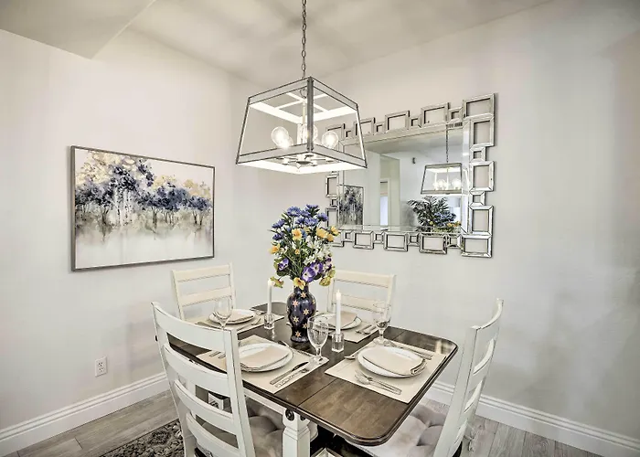 Bright W/ Patio: 8 Mi To Old Town