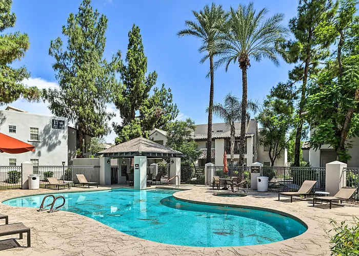 Bright W/ Patio: 8 Mi To Old Town