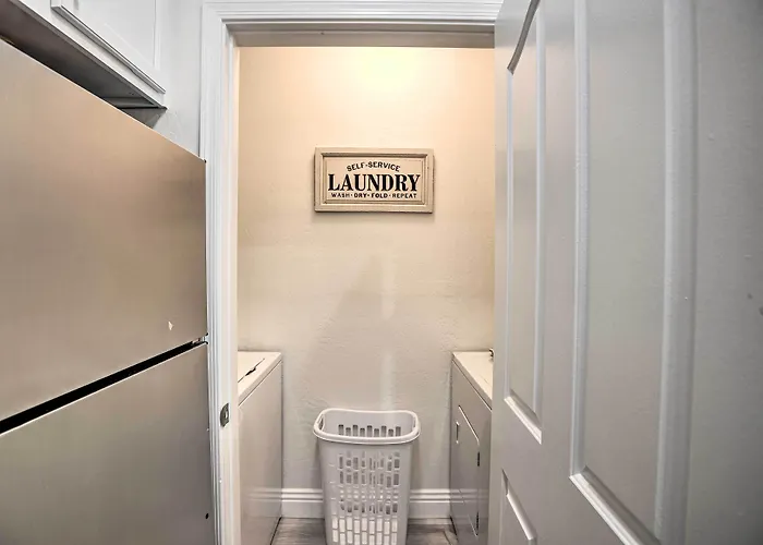Holiday home Bright W/ Patio: 8 Mi To Old Town *