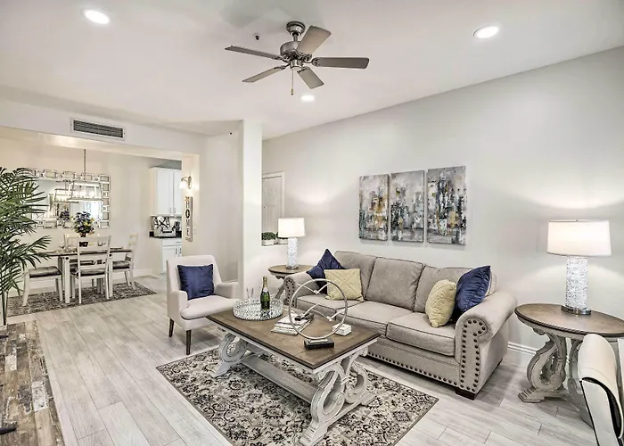 Bright W/ Patio: 8 Mi To Old Town