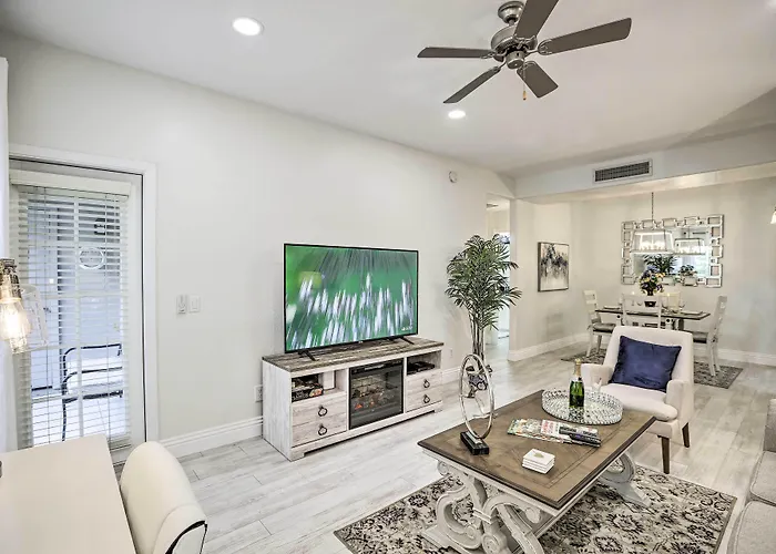 Bright W/ Patio: 8 Mi To Old Town Scottsdale